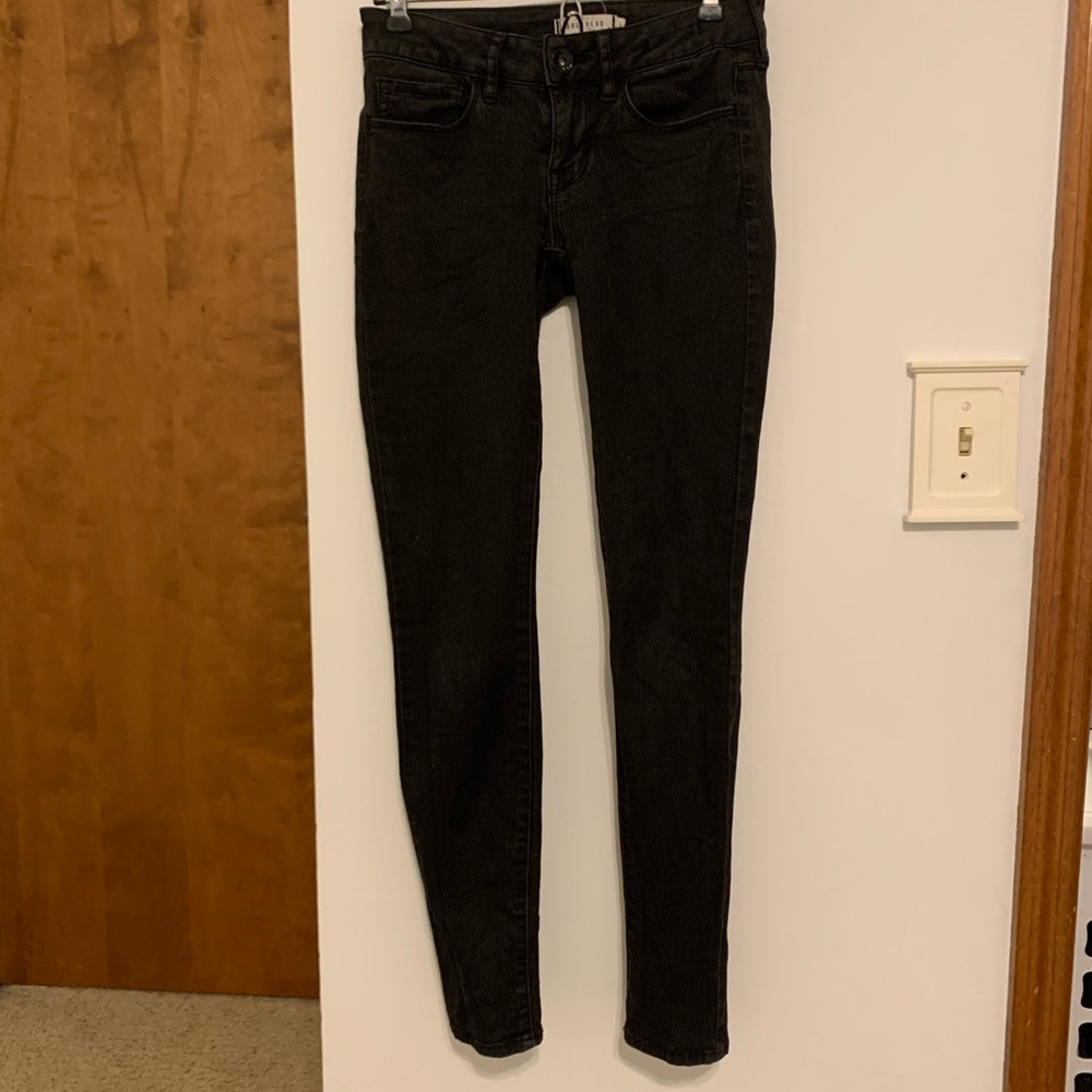 black skinny jeans